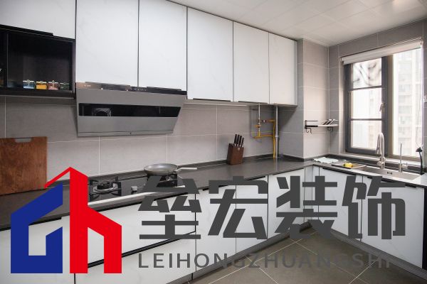 白色、木色與黑色演繹同一空間下的不同格調(diào)！