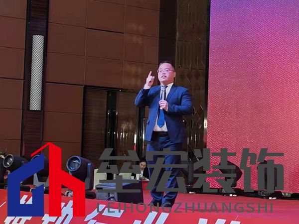 隨后,航邦衛(wèi)浴華中區(qū)營銷總監(jiān)陳喜杰先生就2022年營銷動向展開陳述。今年營銷層面將延續(xù)具有攻擊性和高密度的營銷政策,確保航邦在各地終端的絕對優(yōu)勢不動搖。讓更多的消費者,以更少的預算,用上更加優(yōu)質的衛(wèi)浴產品,用超高的性價比助力廣大青年群體實現高品質的“新居夢”。