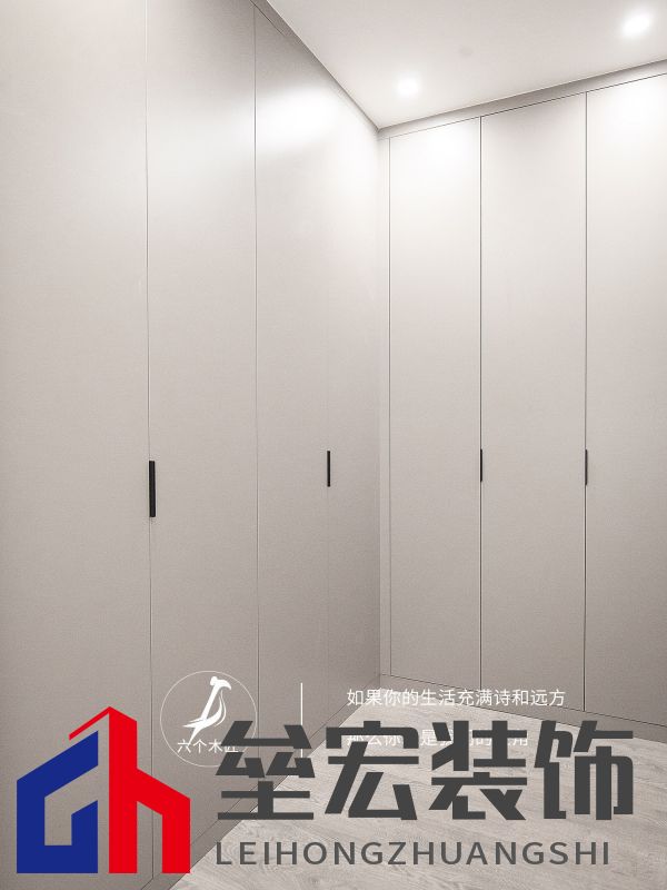103㎡三居室一門(mén)到頂?shù)囊鹿裨O(shè)計(jì)，簡(jiǎn)約又溫馨