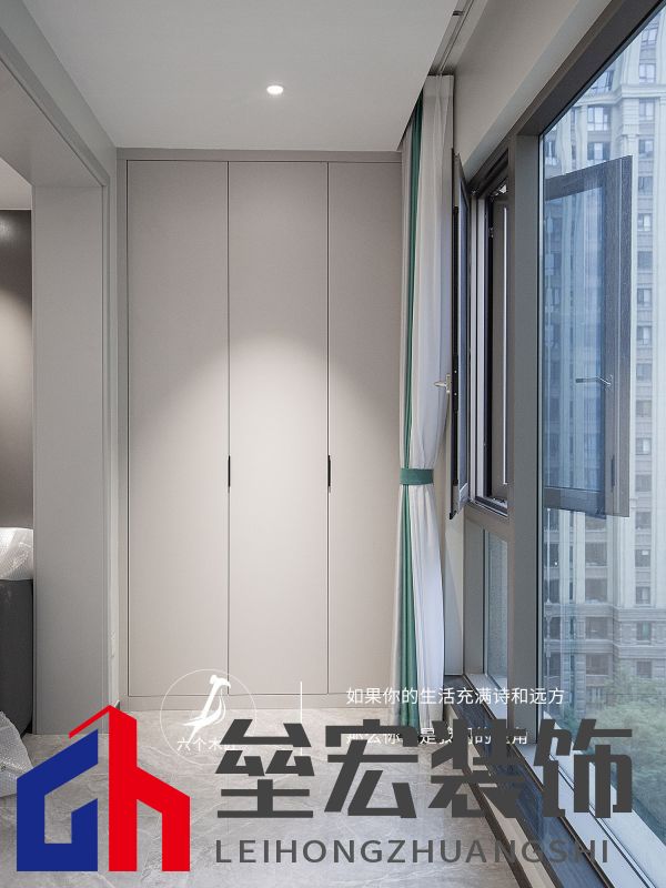 103㎡三居室一門(mén)到頂?shù)囊鹿裨O(shè)計(jì)，簡(jiǎn)約又溫馨