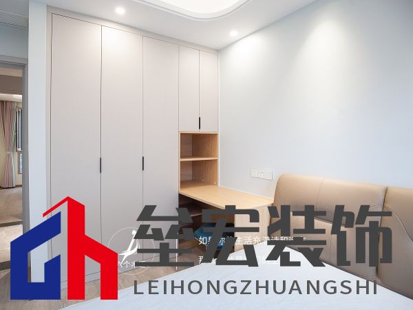 103㎡三居室一門(mén)到頂?shù)囊鹿裨O(shè)計(jì)，簡(jiǎn)約又溫馨