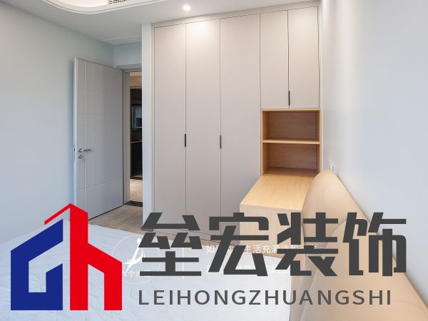 103㎡三居室一門(mén)到頂?shù)囊鹿裨O(shè)計(jì)，簡(jiǎn)約又溫馨