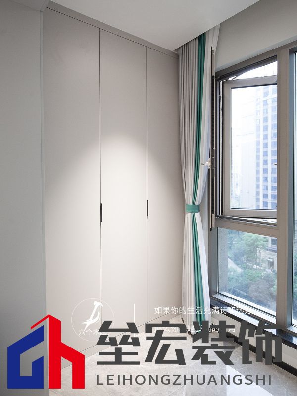 103㎡三居室一門(mén)到頂?shù)囊鹿裨O(shè)計(jì)，簡(jiǎn)約又溫馨