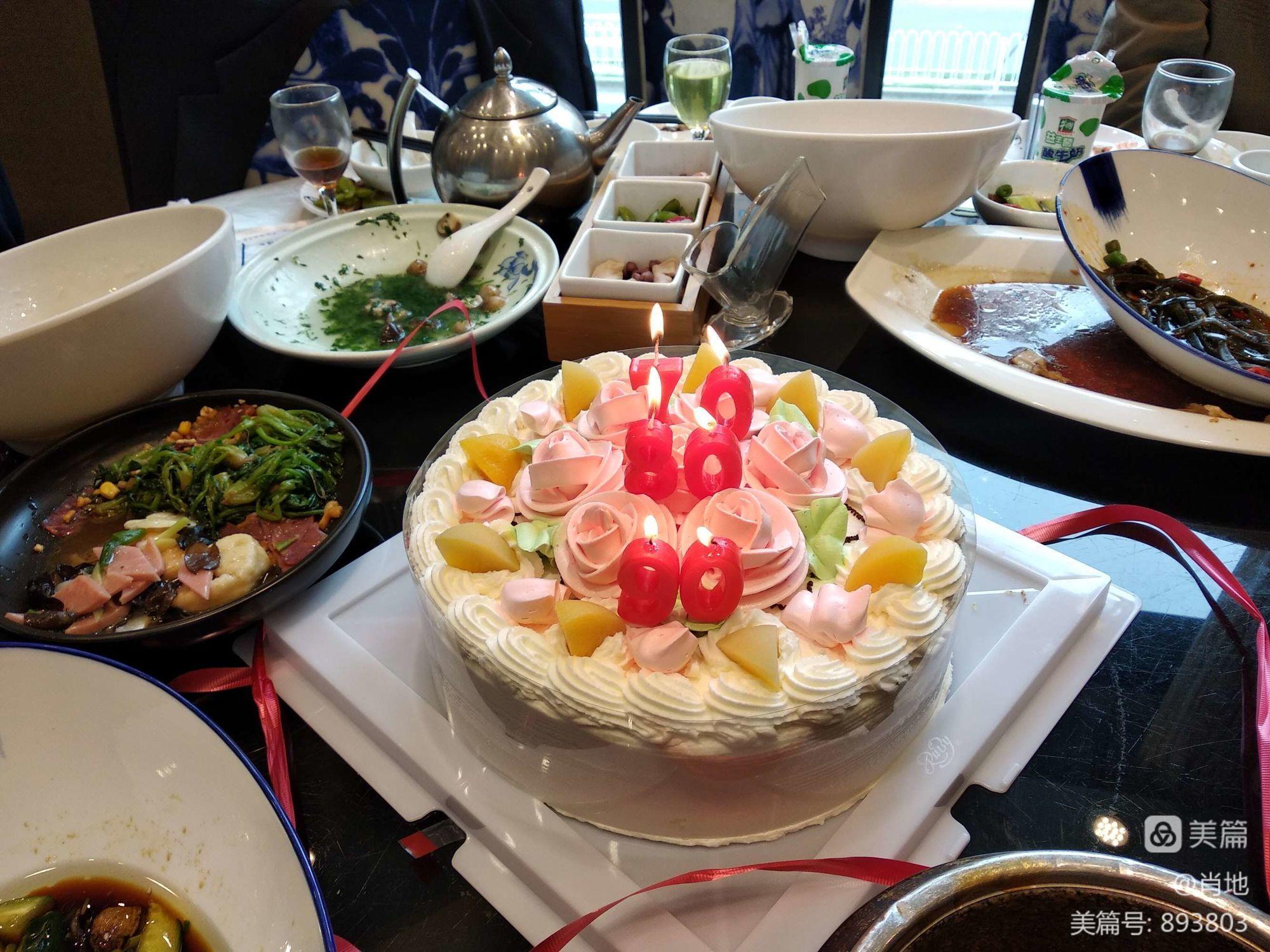 廈門(mén)生日?qǐng)鼍安贾胈廈門(mén)過(guò)生日的觀景餐廳_廈門(mén)布置生日?qǐng)鼍暗牡胤?/></p>
<p style=
